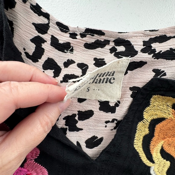 Savanna Jane Leopard and Floral Embrace Blouse Size Small - Picture 8 of 9